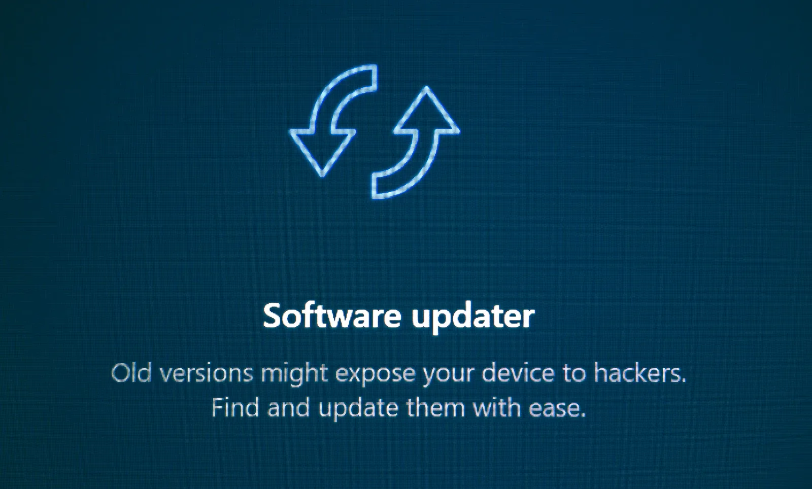 Software-Updater mit Aktualisierungs-Symbol auf einem Bildschirm – Patch-Management im Mittelstand